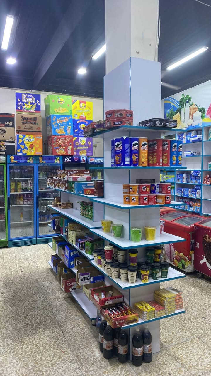 السلام عليكم اخوان عندي أسواق للبيع كامل مكمل ايجار المحل 600 عنوان حي الغدير شارع البلامه محلات ثنين طبك ركن وشغلها خير من الله ***********
