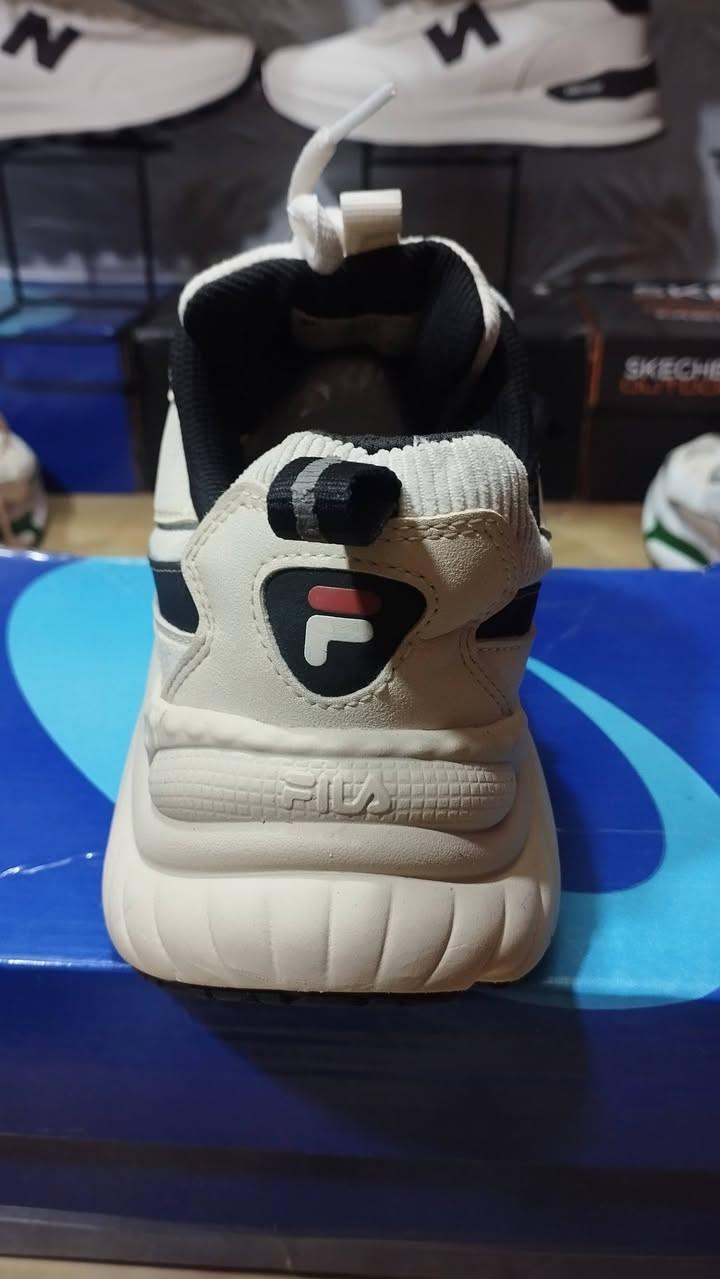 ماركة فوله اوربي اصلي...قياس. 40 ...25c...السعر 20 الف مع التوصيل..للحجز عالواتساب...***********..
