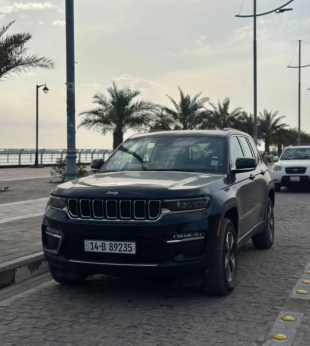 🟢 جيب كراند شيروكي 4XE 2024 وارد امريكي
Jeep Grand Cherokee 4Xe 2024 2.0L

لون مميز و اللون المرغوب نيلي غامق 🔵

حجم المكينه : 2000  +تيربو + هايبرد + بلك ان 

المسافة المقطوعة : 14  الف ميل

سيارة نظيفة وجديدة بمعنى الكلمة و استخدام قليل
تنباع مع شاحنة سمارت 240 فولت 32 امبير طلب من امازون مو تجاري الي بالسوك

الضرر : 
- تبديل دعامية خلفية
 - تصليح بارد باب الجنطة الخلفي و بارد بالجاملغ الخلفي 
تصليح درجة اولى 

#مواصفاتها

1.شاشه  كبيرة كار بلي

2.بصمه

3.تشغيل عن بعد

4.دمام خلفي

5.كشنات جلد

6.كشن السايق ميمري

7.كشنات كهرباء

8.صندوك كهرباء

9.حساسات خلفيه

1. قطع تبريد 

11.اشاير بالمري

12.رادار امامي

14.ثلاث وضعيات قياده

1. بنوراما فتحتين

2. كير ماوس

3. نظام منحدرات

4. هيترات بالكشنات 

19.ويل كب كروم

20.لايتات لد

21.بكلايت لد

22.كشافات

23.بصمة ابواب

رقم بصرة
مكان السيارة بالبصرة 

اكتب    تم   ..  يجيك السعر 

للاستفسار  ***********
متوفر واتساب
