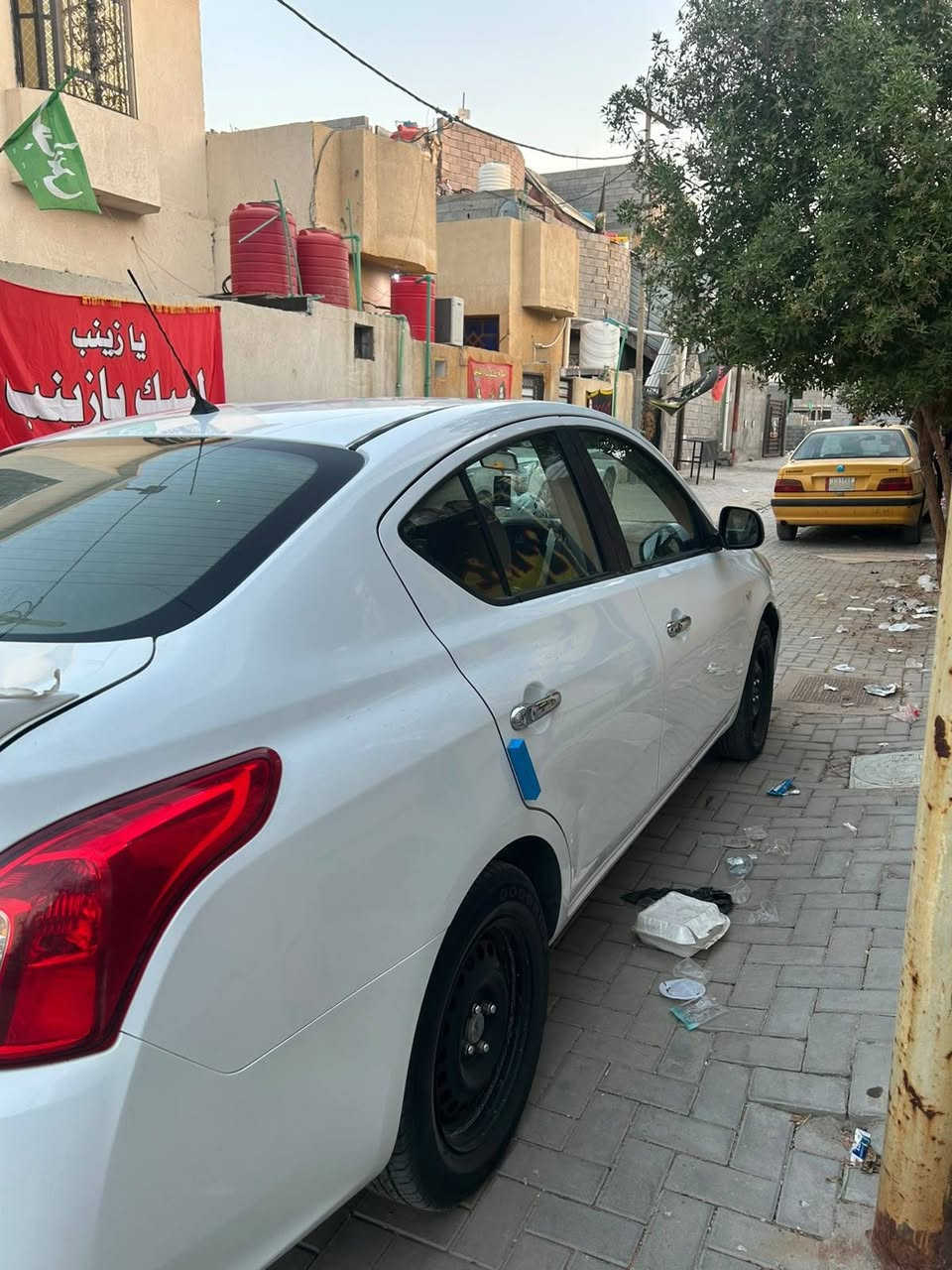 سنويه ل2030 باسم الشركه تريد وكاله تريد تحويل
ماشيه 55
مكينه وكير كفاله
حداديه جديده 
وتبريد ثلج ❄️ 
دوشمه جديده شوف العين  
بصمات ثنين
يدات نيكل 
السياره من الاخير ما اذب عليها ربع 
، بيها بس جاملغ وباب السايق صبغ بدون ضربه وقبغ الجنطه مبدل اصلي بلاد ، سعرها 105 وبيها مجال 
المكان ،البصرة ، تنومه ،***********
