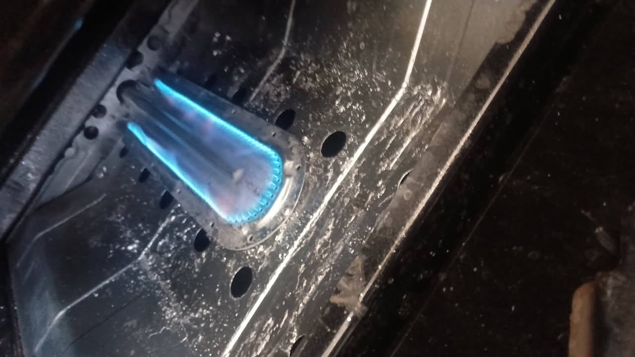 طباخ للبيع شرط الشغل السعر 60 وبي مجال المكان حي العروبة اتصال على رقم ***********
