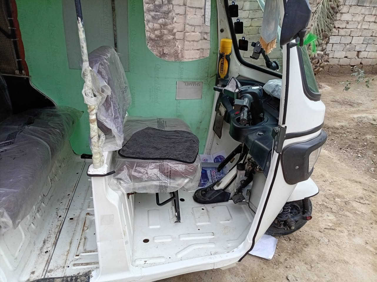 للبيع المكان بابل الحمزه الغربي شوف المقطع وخابر واني خادم وراق صولي ***********
