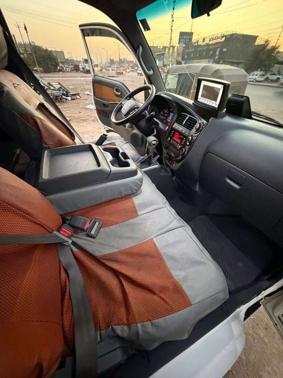 سلام عليكم مرخصت مدير الكروب كيا بنكو موديل 2022  بيهة بارد بل لغود ثنينهن الي فوك الماصدات وبيهة صبغ بل تكمة الي بجهة سايق طفرت عليهة حصواية ونصبغت وبل بنيد اكو رصعات مبينات والسعر اتصل وتدلل  ***********
