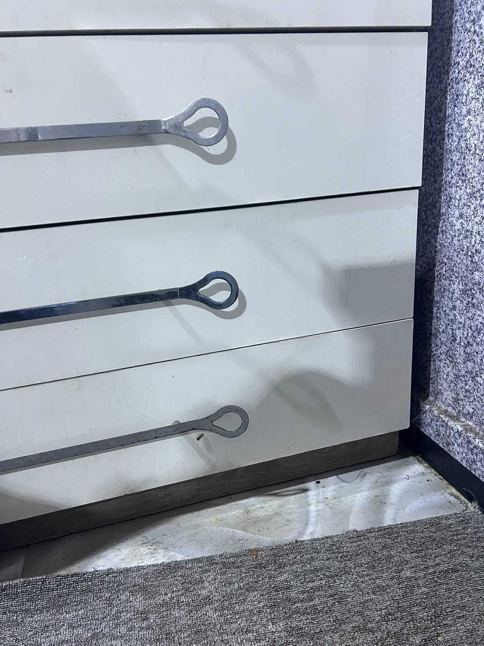 السلام عليكم غرفة تركية نظيفة والسعر مناسب قفل 600 الله يشهد ماخذهه بمليونين وربع مكاني بصرة الجبيلة اي استفسار ***********
او واتساب ***********
