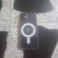 ايفون ١١ • نضيف • بطاريه ١٠٠