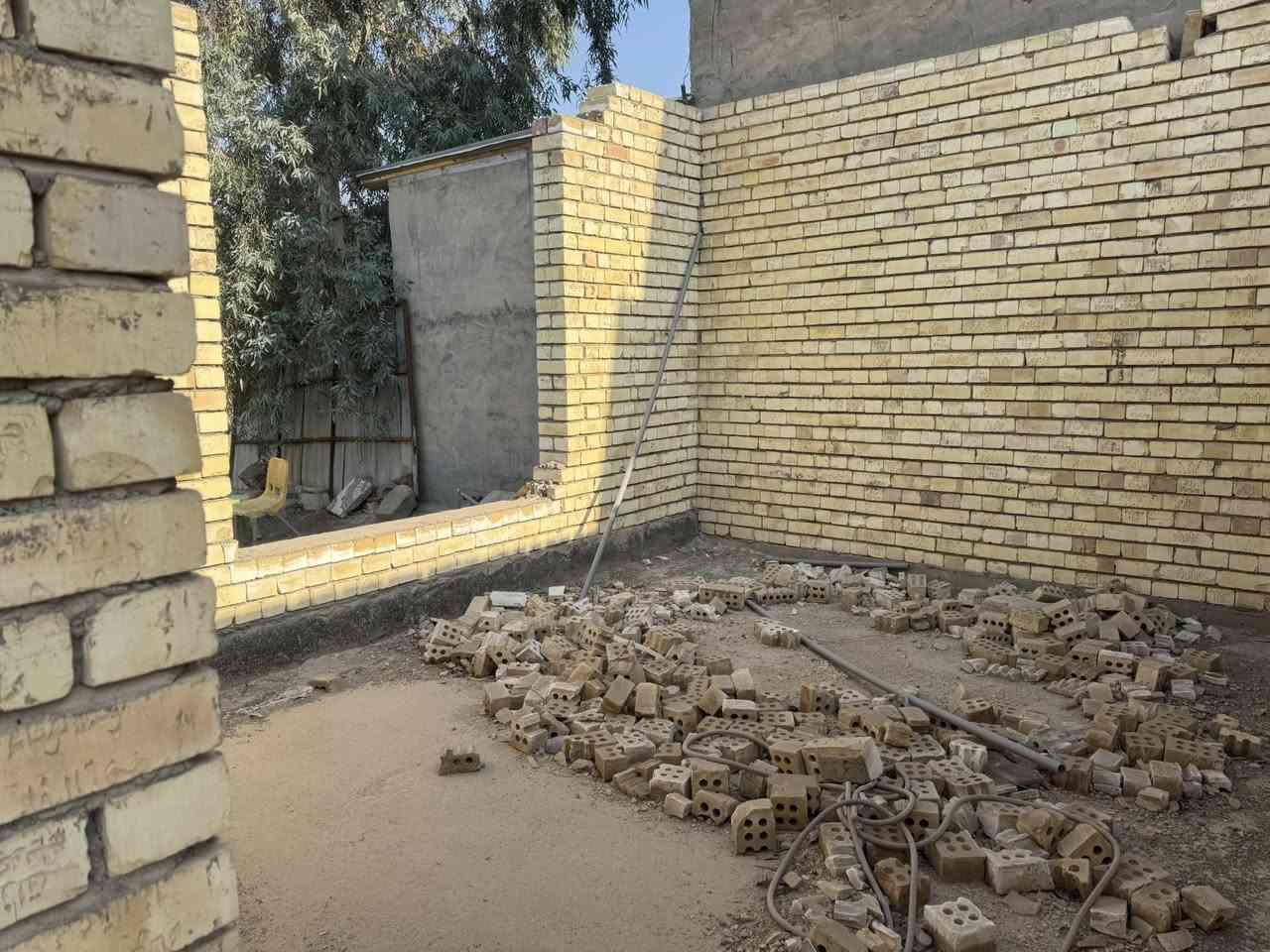 يالله يعلن مكتب الخبير للعقار عن وجود هيكل غير مسقف بناء طابوق والجعب رفت طابو زراعي سند 25
مساحه الهيكل 150متر 
يتكون من غرفه صاله مطبخ استقبال صحيات
موقع الهيكل حي المعلمين قرب النهر 
السعرر 55ملين بي مجال بصيط
الاتصال ***********
