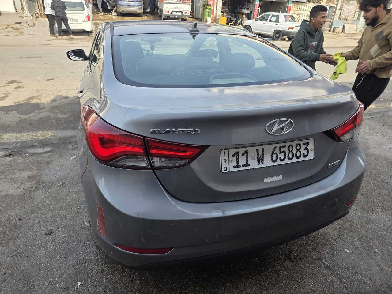 النترا ٢٠١٤ للبيع 
السعر ١١٢ 
نفس ما موجود بالسنوار  عدا الدواسه قبل فتره  صار بيها نفس ما موجود بالفيديو بس محرك بي تبخير وتمشي سياره وجاهزه من كلشي 
رقم الهاتف ***********
