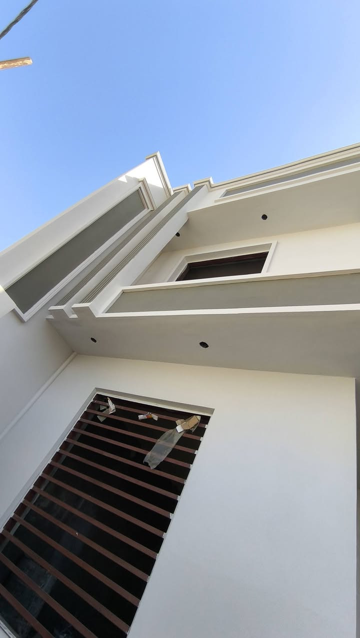 🏡 دار فاخر للبيع – فرصة مميزة
دار للبيع بمساحة 200 متر
البيت على ساحة وبموقع ممتاز جداً
تسليم مفتاح – جاهز للسكن فوراً
العنوان :حي الفرات شارع المستوصف 
✨ المواصفات:
4 غرف نوم واسعة
صالة عائلية أنيقة
مطبخ عملي
استقبال راقٍ للضيوف
مجموعة صحيات داخلية وخارجية
كراج سيارة
🔹 تصميم عملي وتشطيب مرتب
🔹 موقع هادئ ومناسب للعوائل
🔹 فرصة ممتازة للسكن أو الاستثمار
📞 للاستفسار والمعاينة:
***********
***********
