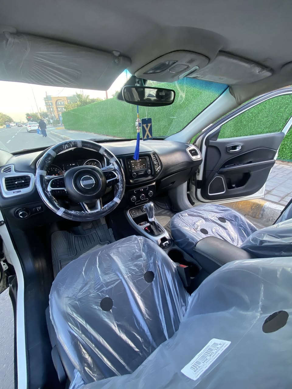 السلام عليكم جيب ً موديل 2018كومباس اللبيع او مرواس أو قسط فقط بغداد سياره جديد بعنه كلمه فول موصفات ماعده الفتحه فقط سياره جاهزه كلش رقم بغداد دولي بسمي حادث خفيف طخطخات بسيطه بدون دواخل شرط و شبر كلش بصيط بل قماره مكان الشعب البنوك *********** وتساب متواجد
