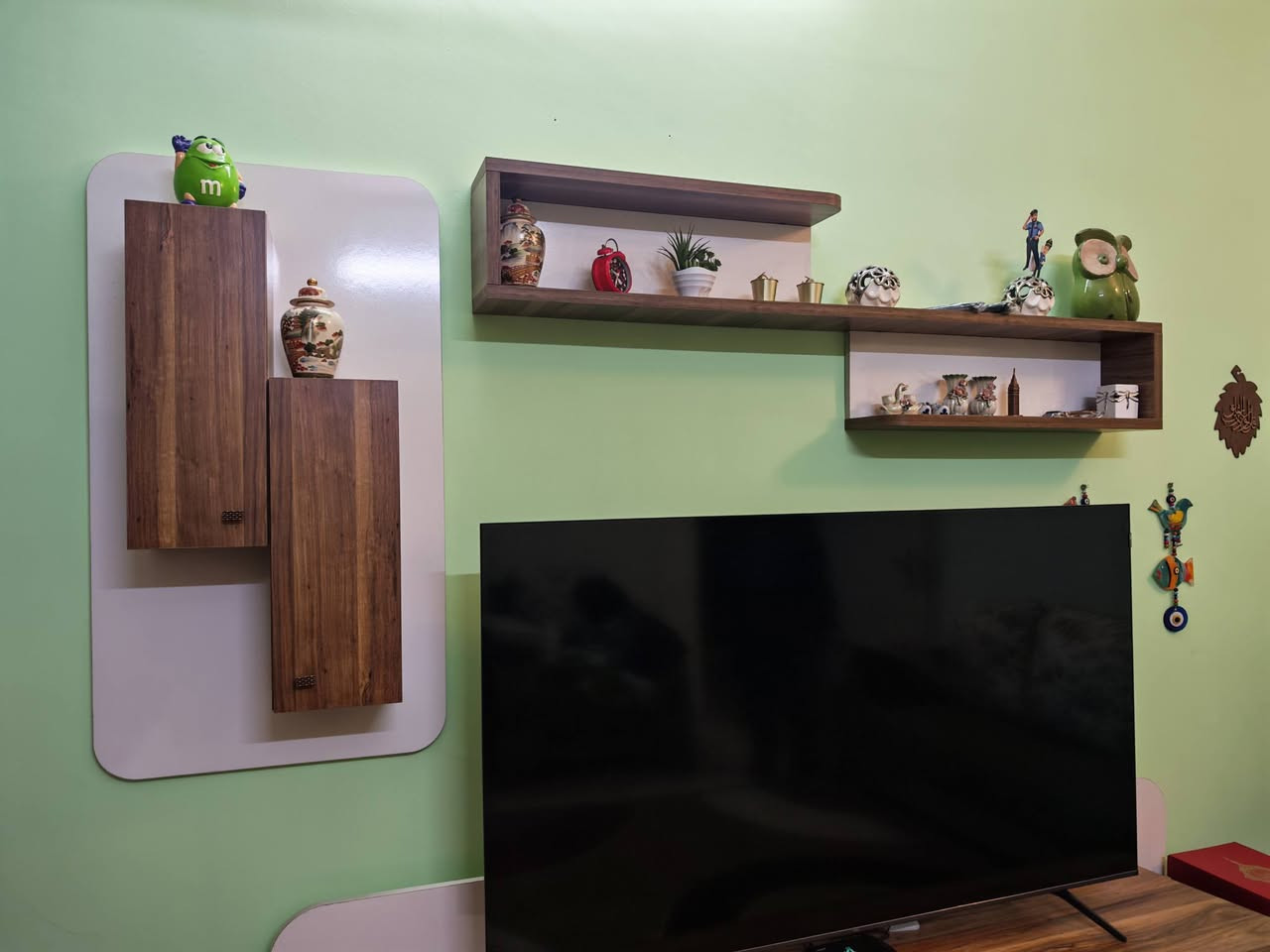 السلام عليكم
للبيع 

1. ميز تلفزيون 3 قطع شركة الحسني هوم سنتر نظافة 100% السعر 500

2 . تخم قنفات 7 نفر عراقي نظيف جدا السعر 500

3 . زولية 2 متر × 3 متر تركي درجة اولى السعر 75 

التواصل ع الخاص او ***********

العنوان / شهداء البياع
