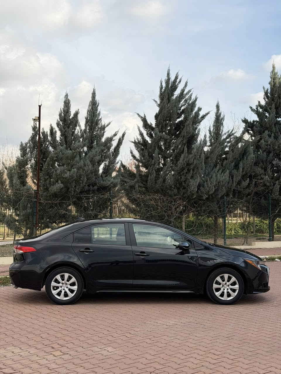 كرولا وارد امريكى
موديل 2025 
ليون اسود 
ضرر سيارة بيهة فقط بنيد صبغ بدون دواخل 
مكانين تعديل بارد
ايرباك استيرن تاك راجع سيستم 
سيارة ماشيه 8 الف ميل 
سيارة جاهزة مابي اى نقص
فحم رادارات كلة شريكة
سعر 144 ورقة $ 😳
***********
