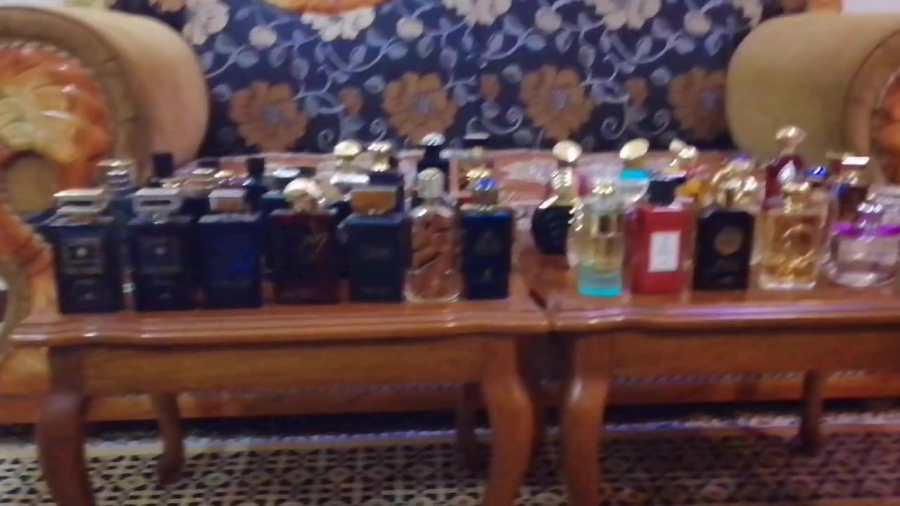 السلام عليكم أهلنا الطيبين🌹 أجيناكم اليوم مع وجبة جديدة من ✨عطور المواسم✨ اختياركم الأفضل👍 عطور الجاذبية💥 والأناقة ونسمات🌷 عطوركم المميزة هاي الوجبة عطور بالة أوربية وخليجية رجالي ونسائي كما موضح بالفديو اهلا وسهلا بيكم جميعا للاستفسار الاتصال على الرقم *********** او مراسلة الصفحة
