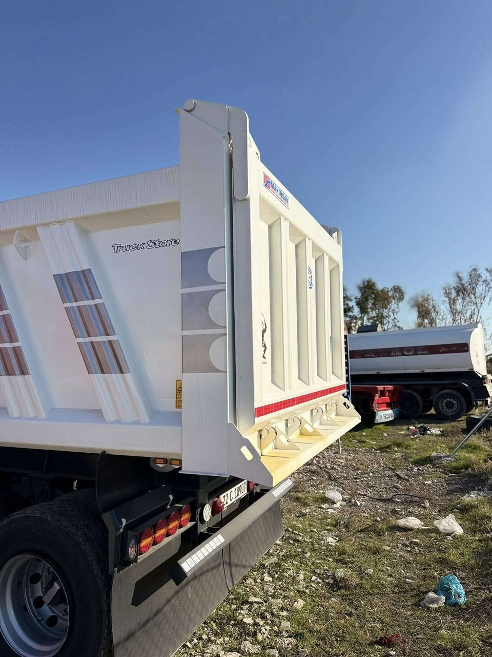 معرض مهدي اربيل
سعر: 460 ورق.  بيها مجال شراي
نوع : مارسيدس اكتروس قلاب تريله
موديل : 2002 رقم اربيل
حجم :2543 6V
ألون : احمر 
مواصفات: اكتروس سنكل امامي رفاع دوار قلاب تريله 3 معاور مربوت نصاف  زرعه البودي 30 متر
گير : كهرباي كلج
 العنوان : اربيل  قوشتب تريق كركوك  معرض مهدي اربيل 
***********
***********
