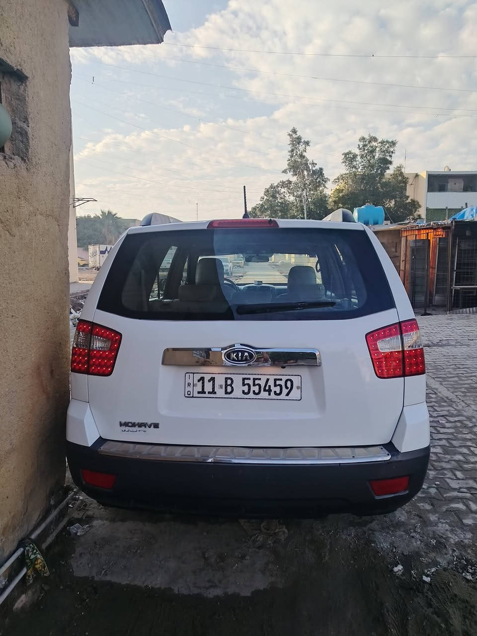 سلام عليكم خوان موهافي [2012] الشركه بعده الاستلام  2019  - نظافة وفول صفات السياره بيه باب مبدل بل صندوك شويه صبغ بيه بارد بصيط كلش 
المواصفات 
محرك 6 سلندر 
7 راكب 
فتحة سقف
دواخل جلد بيجي وكالة 

شاشة كبيرة + دبل كاميرا

فور ويل (4x4).
 تدفئه تبريد 

ستيرن كهرباء
ثلاجه بالجكمجه
تبريد مركزي. 3 قطع

رقمها بغداد الدولي  انكليزي حويل ثاني يوم

الموقع : بغداد 
ماشي السياره 156 هذا رقمي *********** بس واتساب
