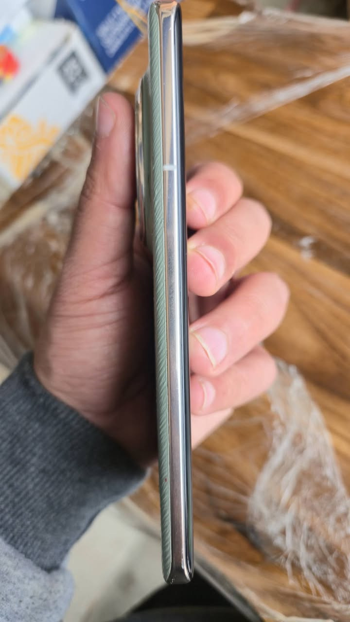 سلام عليكم هونر ماجك 6 برو ذاكرة ٥١٢ جهاز كارتونته ضايعه ويا شاحنه ١٢٠ واط جهاز نضيف بي بس خدوش بسيطه بلشاصي والجلد والشاشه بيهه شخط كلش صغير خال دائرة علي مامبين سعر  ٦٢٥ الف وبي مجال كلش قليل عنواني كربلاء طويريج وعندي توصيلل
*********** للاتصال
