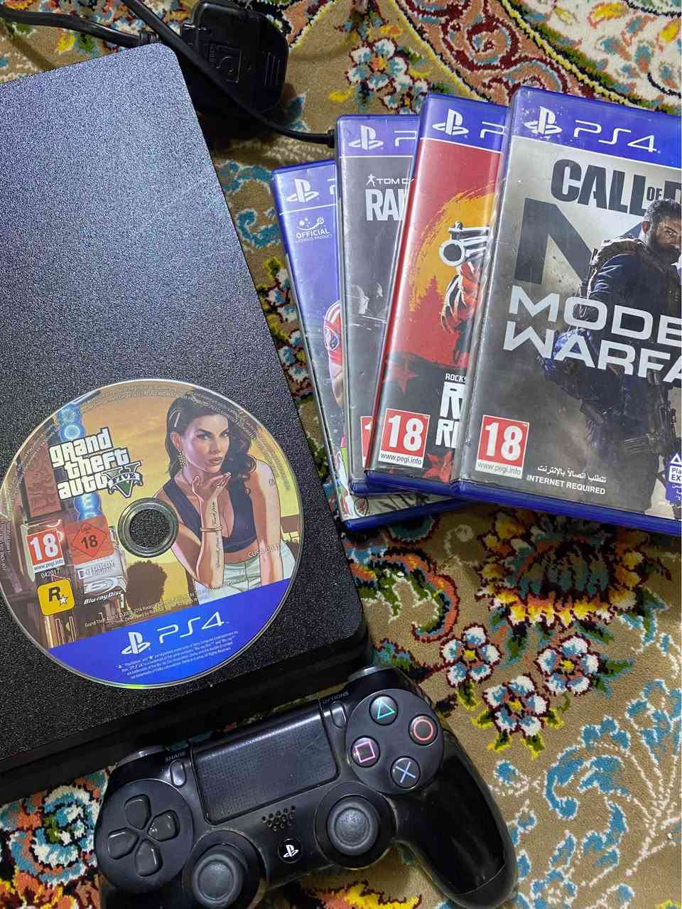 بلي 4
ps4
مستعمل استعمال جيد سعره ١٨٠
العاب وياه ويدتين وكامل ملحقاته
وياه هم كم قرص 
مكاني بابل السياحي 
رقمي للتواصل *********** حلة, بابل
