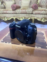 📸 للبيع Nikon D7000 بحالة جيدة 🔹 الكاميرا: Nikon D7000 🔹 العدسة: Nikon...