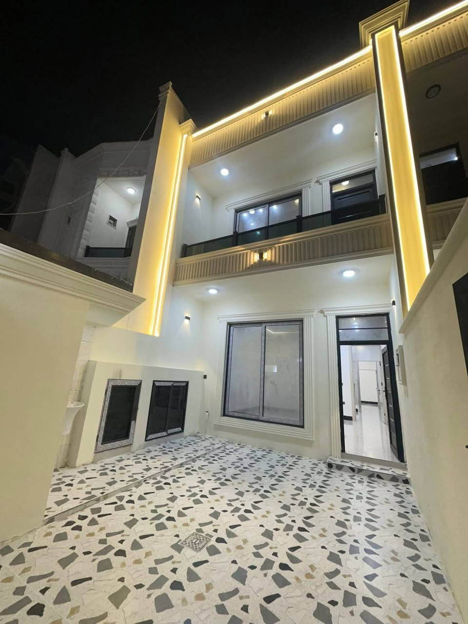 دارين طابو طبك للبيع
مساحه ١٠٠م واجهه ٥م طابقين
جديد صفر فول مواصفات

موقع الدار
كركوك حي العسكري خلف دائرة كاتب عدل قرب مدرسة فتيان المستقبل

محتويات البيت
استقبال
مطبخ وهول مشترك
غرفة نوم
درج داخلي
صحيات داخليه وخارجيه

الطابق الثاني
غرفة نوم
هول
صحيات
الاستفسار مكتب السيد البياتي للعقار
مبايل (*********** او ***********)
عنوان المكتب
كركوك القادسيه الثانيه
شارع المرور القديم
مقابل ثانوية المستقبل الاهليه
مجاور صيدلية مركز الدواء
نستقبل كافة العروض وعرضها في كركوك الطابو الزراعي التجاري السكني
