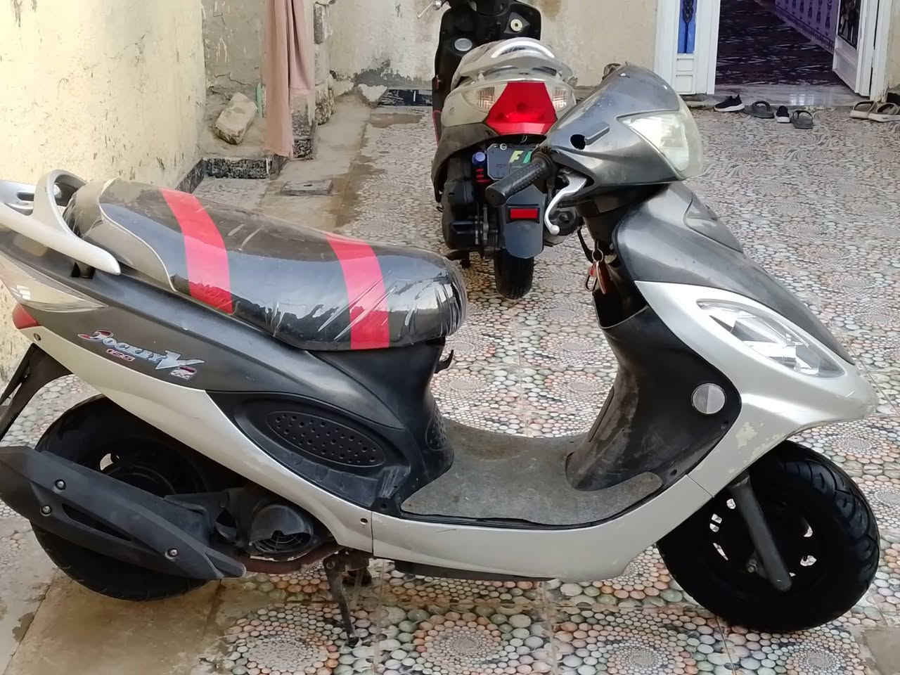 سلام عليكم 
دراجه كامكو في تو
دراجه كلشي شغال بيهه بس بيهه خيط تبخير 
ستفسار خاص او على رقم ***********
