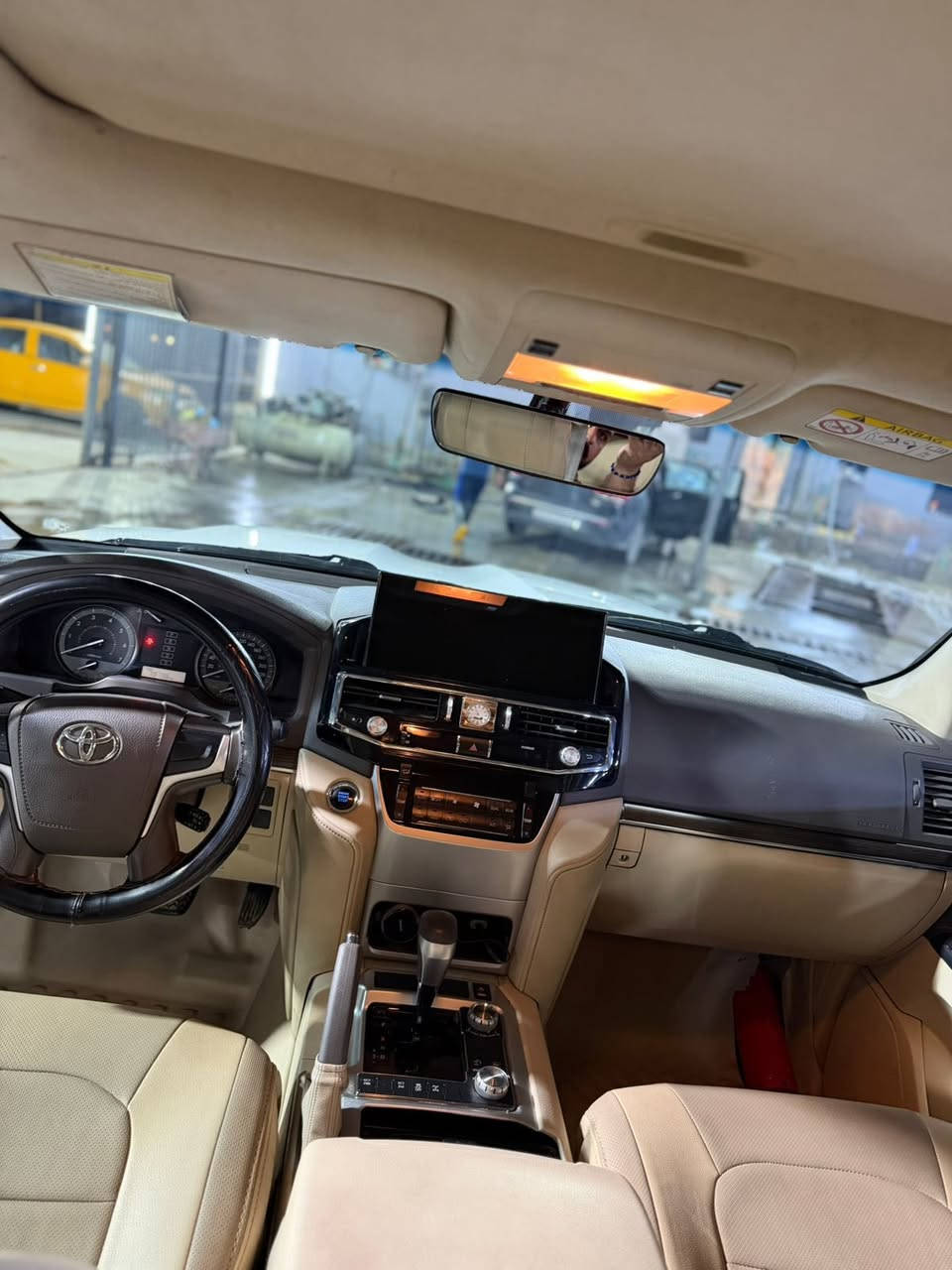 السلام عليكم اخوان لاندكروز 2019 خليجي ساس فطيم 6 سلندر ماشيه 80 الف سيارة جديدة ولووك ومكفوله كفالة عامة ضمان الشركة والسياره شاشه كامرات 4 360 بصمة وفتحة وفول رقم اربيل والسياره بسمي ورقم وسنويه وهزه كلة جديد مكاني البنوك والسعر 55الف وبيه مجال بسيط للاتصال  ***********
