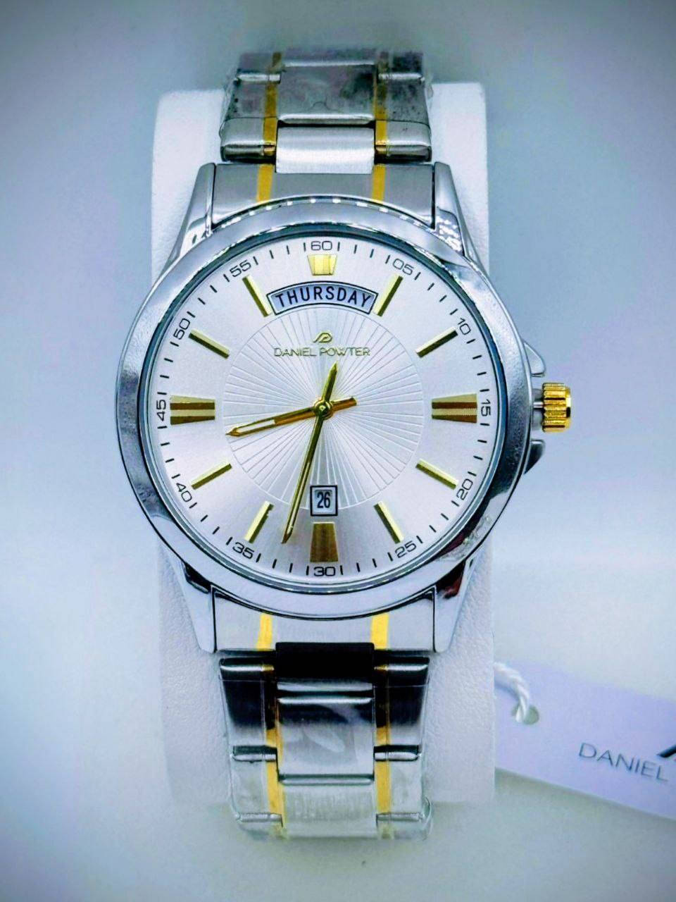 السلام عليكم ساعات رولكس وباتك فلب اصليات بضمان سعر القطعه 25 والتوصيل مجاني للستفسار مراسله مازنجر او واتساب ***********
