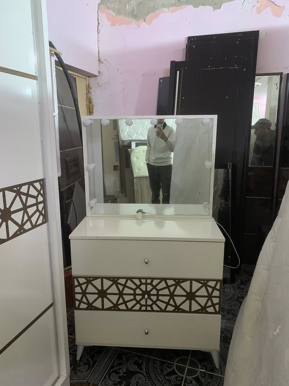 غرفه تركي ٣٥٠ جدا نضيفه مكان الزهور. ***********
