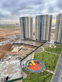 سن تاورز • ٧٥م • طابق ١٤