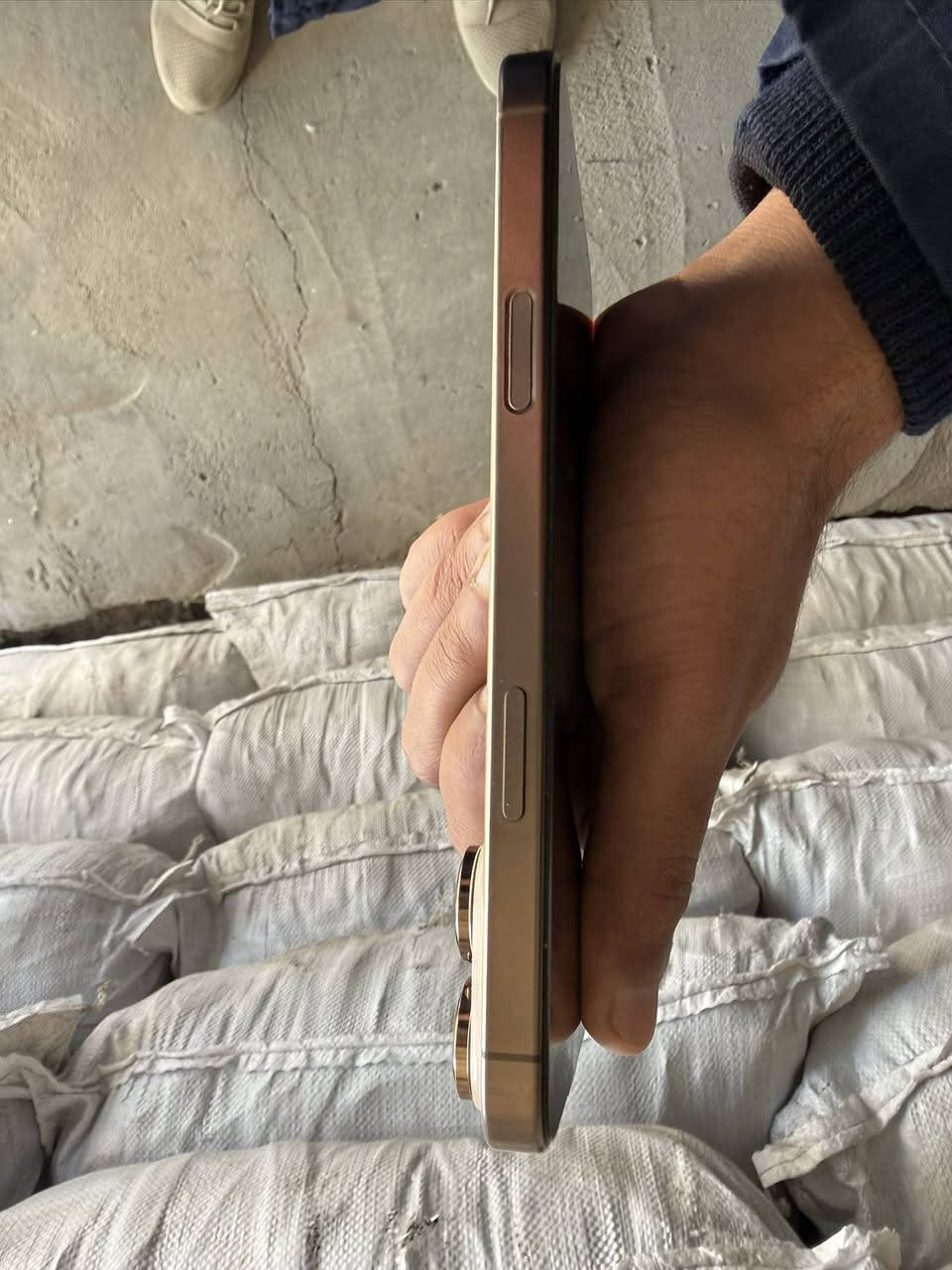 السلام  عليكم آيفون ١٦  برو ماكس ماستر للبيع ذاكره ٥١٢ بطاريته ١٠٠ملحقاته كامله رقم هاتف ***********سعر ١٥٥٠ وبي مجال شي قليل
