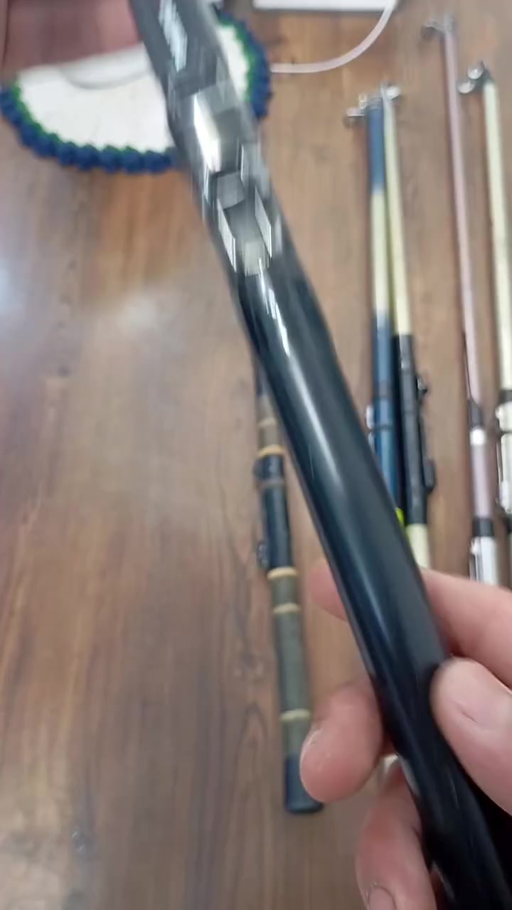 اعواد 6 قطع مختلفه القياسات كل التفاصيل داخل المقطع وكلشي واضح 
سعر الدايوه 15
سعر العود البقيه عله 10 
توصيل موجود 
*********** واتساب
