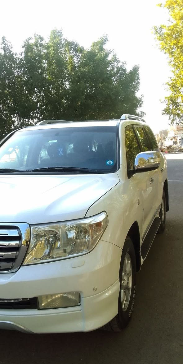 لاند كروز جكسارة ستينية موديل 2011 .60th..مكفولة من الصبغ ماعدا الدعامية اثر جراد بيھھ شوية بارد بالجاملغ الخلفي واالامامي .السيارة نظيفة محرك مامفتوووح بلادي فتحة السقف كراسي جلد بقلاوة كھرباء ثلاجة بصمة كامرة حساسات سيدي نفاضة زراكات بالدعامية لايت زينون تخم تايرجديد 7راكب 3قطع تبريد محرك 6سلندر  4ويل دفع رباعي شغال ..السيارة نظيفة ومابيھھ اي نقص محرك كيرحدادية تدفئة تبريد تمام ماشية 168 الف كيلو شرط الجرس .باسمي رقم بغداد انكليزي سنوية وھزة جديدة باسمي ..مكاني بغداد حي الجھاد. اتصال..***********..غير متواجد على الفيس رقمي بي واتساب للتفاصيل والاستفسار وبسعرمناسب واسف على الاطالة
