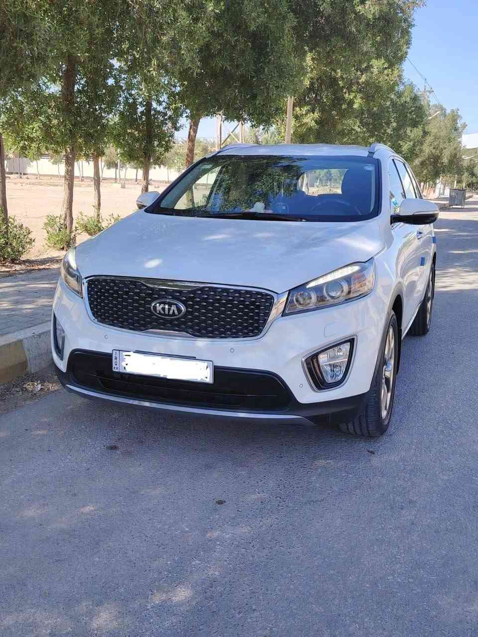 السلام عليكم
كيا سورنتو موديل ٢٠١٦ خليجية السيارة كفالة عامة رقم شمالي   ماشية 140 فقط جديدة معنى الكلمة استخدام شخصي 
* مواصفاتها :. 
محرك 4 سلندر دوش 2400 المرغوب (بدون دونز) 
حساسات أمامية وخلفية 
كامرة خلفية دوار 
زراك لايت 
لايت زنون بلادي 
اللايت الامامي والخلفي لد 
لد نهاري
كشافات ضباب 
مري شفط 
اشاير بالمري
يدات نيكل 
إنارة باليدات 
نظام الترحيب عند الاقتراب 
نظام ترحيب دخول 
منافذ شحن و يو اس بي 
كراسي جلد 
الكراسي الامامية كهرباء 
بصمات دخول وتشغيل 
شاشة لمس 
تحكمات استيرن كاملة
ثلاث وضعيات قيادة 
نزول منحدرات 
مانع الانزلاق 
سبعة راكب 
تبريد بيانو 3 قطع 
مناخين تبريد منفصل الراكب والسائق 
بردأت خلفية بلادي 
ويل كروم عدد ٥ 
تخم اطارات جديدة 
السيارة مدوشمة أرضية وكراسي فوق الجلد الاصلي 
وبعد بيها مواصفات أكثر السيارة جديدة جدآ وعلى ايد وحدة واستخدام قليل اسبيرها والجك والكتلوكات على وضع الشركة للاستفسار الاتصال على الرقم ***********
