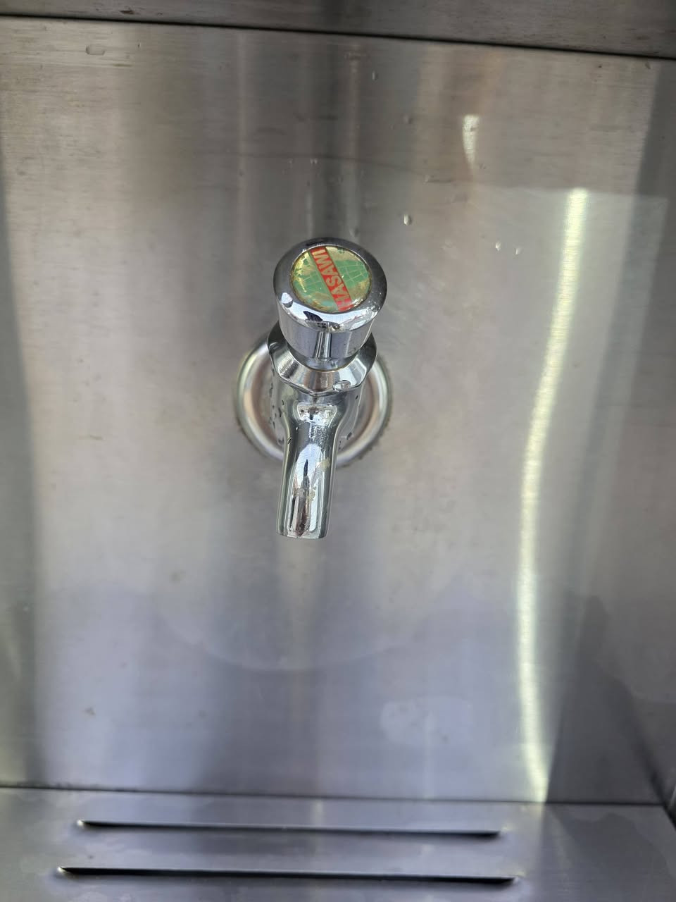 السلام عليكم براد حساوي جديد حيل استخدام قليل كله وضع البلاد شرط. تبريد اذا مصلح او ملعوب بي يرجع ضمان.  اي أشكال يرجع مكاني ابو الخصيب قرب كبه ابو جوزي بي واتس ***********.    ***********.  متوفر توصيل 💁
