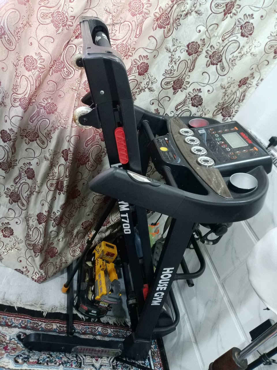 سلام عليكم سبلت ميديا امفيرتر اخو الجديد استعمال قليل اقتصادي سعره 400الف وجهاز رياظه جبلي نظيف جدا سعره 250 عنوان بغداد الشعب شارع عدن للاتصال ***********
