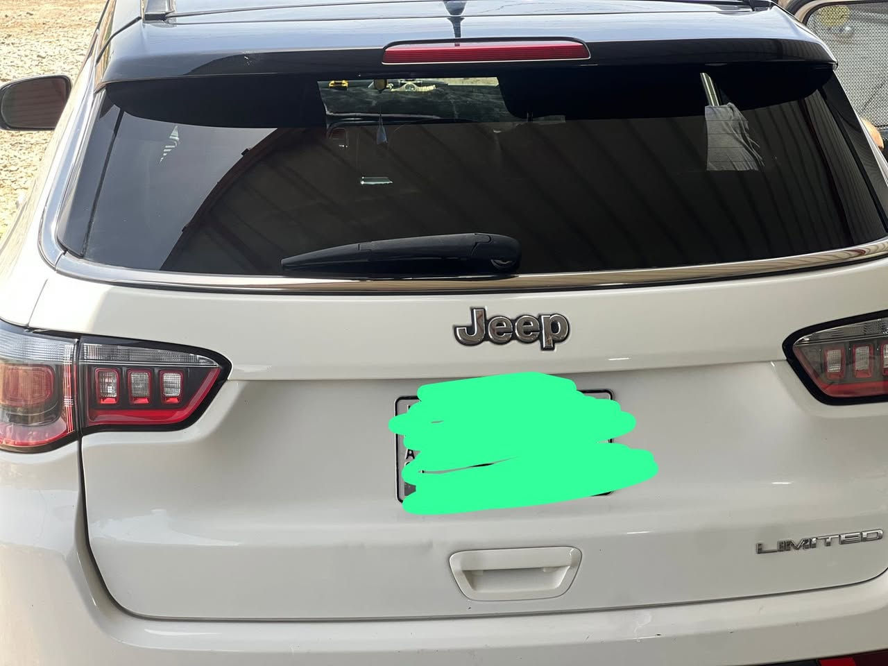 🚘 JEEP COMPASS 2020 Limited
جيب كومباس 2020 ليمتد محرك 2400
لون أبيض / داخلية سوداء
فل مواصفات ما عدا الفتحة

🔹 ضرر السيارة:
ضرر بونيد معدل فقط، بدون تبديل أي قطعة بالسيارة.

🔹 المواصفات:

* محرك 2400 CC
* سقف أسود
* دبل أكسل
* بصمة + أبواب بصمة
* تشغيل عن بُعد
* شاشة كبيرة
* كاميرا خلفية
* مقاعد جلد
* مقاعد كهربائية مع هيتر
* تحديد مسار
* تحديد سرعة (Cruise Control)
* رادار
* أنظمة قيادة متعددة
* بلاجكتور زينون
* تبريد فول بلادي
* غاز جديد 1234 فرنسي
* تبريد قطعتين

📌 رقم السيارة ميسان
📌 مكان السيارة حالياً: ذي قار
📌 السيارة باسمي والتحويل خلال يوم واحد.

📞 للمزيد من المعلومات:
*********** واتساب  واتصال
