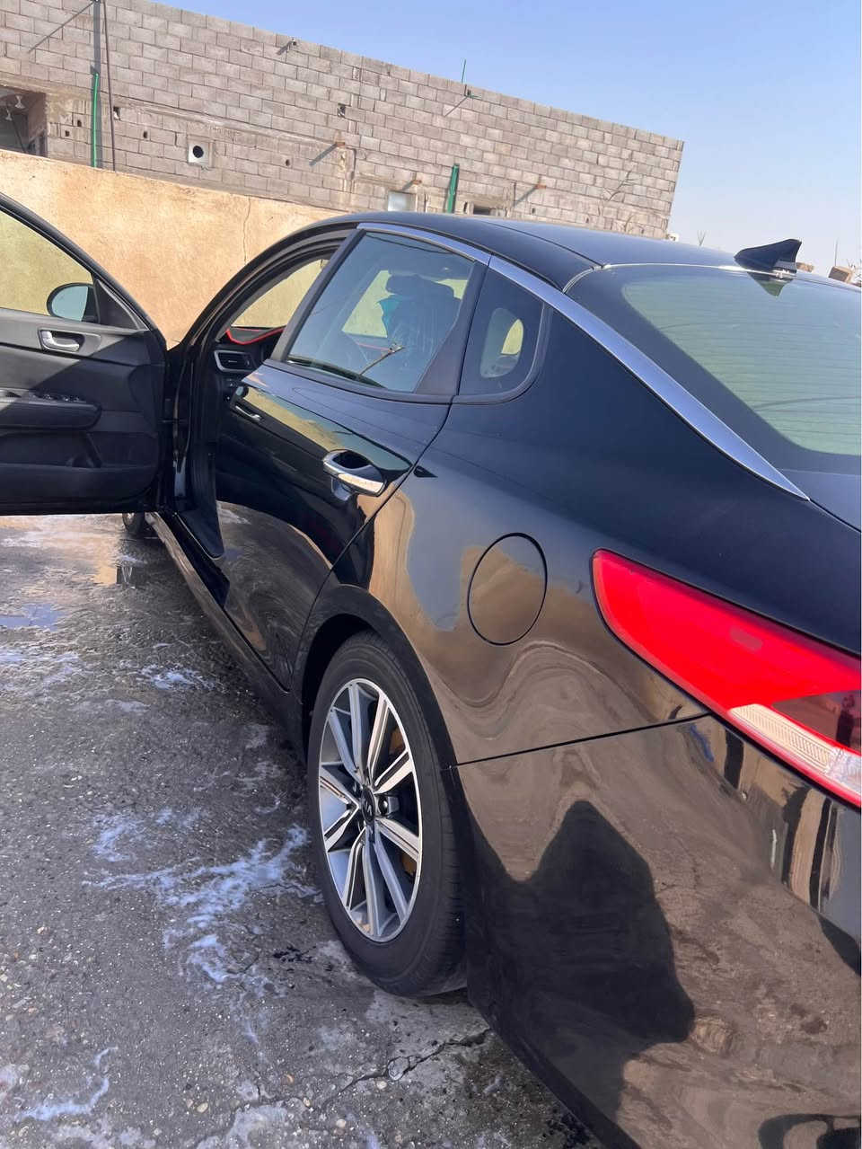 كيا اوبتيما 2018  وارد امريكي  محرك 2400 السياره بدون حادث سرقه دعاميه اماميه وبنيد ولايتات وموجوده صورها استخدام شخصي كير محرك مكفول مامفتوح والبدي الباقي كله مكفول من الصبغ والضربه، تبريد.  تخم تاير ، تحكمات ،اشاره بلمري ، نقطه عمياء ،كاميره خلفيه بلاد . السياره رقمها بصره انكليزي جديد ب اسمي *********** البصرة, العراق
