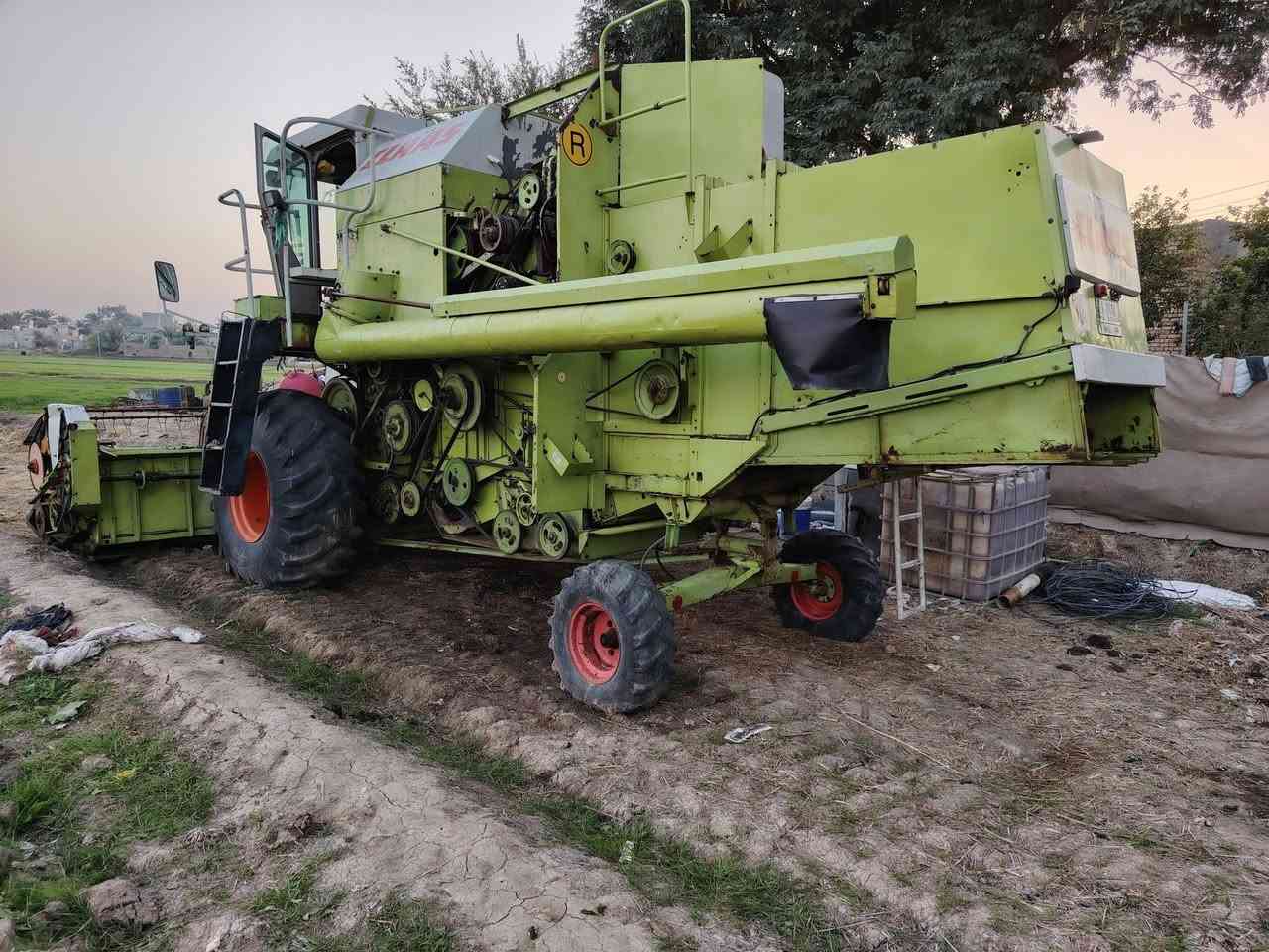 حاصد اكلاص للبيع موديل ١٩٩٠ 
نجف المشخاب للاستفسار ***********
