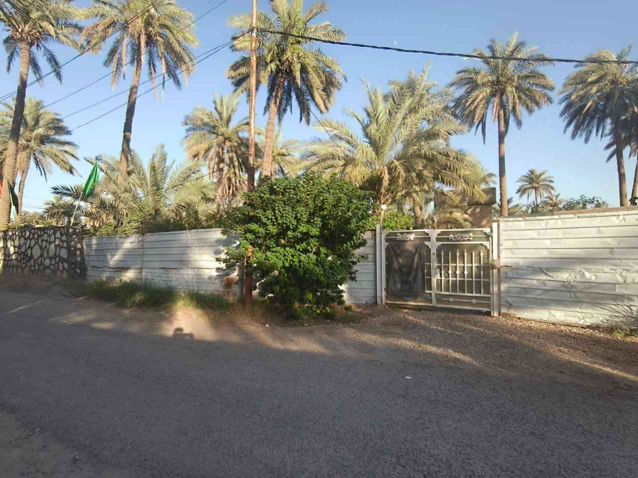 سلام عليكم 
مكلف ب النشر اخوان 
#ارض للبيع مع دار 
 المساحه ١٧٠٠
الدار متكون من غرفتين وكليدور 
وصحيات البناء حديث 
الارض بيه انواع النخيل والاشجار
 #كافه الخدمات ماء كهرباء مولده شارع مدرسه ابتدائيه متوسطه ثانويه قرب مول المنكوشي 
#الموقع / بابل حله شارع ١٠٠الرابط بزل حجي علي 
للاستفسار اكثر 
‏‪ ***********‬‏ اسيا
‏‪ ***********‬‏اثير
