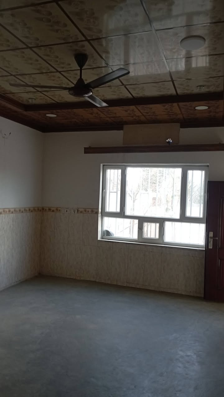 سه رتا به ناوى خواى گه وره و ميهربان
سلاو كريارانى به ريز 

ئه م خانومان لايه بوفروشتن 

مساحه 200متر

پيكهاتوه له دووژورنوستن هول متبغ ميوان مشته ملأت بيتونه 

فرعى قيرتاوه خانويكى زورباكو خاوينه 

سعرى 55مليون و معمله 

عنوان كركوك بنجاعلى نزيك مصته و سفه كه ياخود نزيك مكتب صلبا تو بوزانينى زياترپه يوندى كن به م ژمارانه ى لأى خواره وه 

***********//***********سه ردانى نوسينگه ى زه نگه نه بكن
