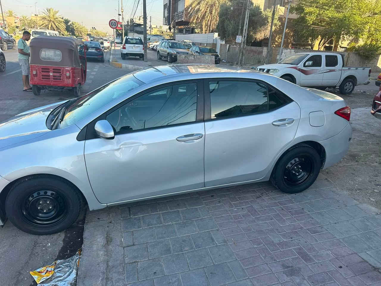 السلام عليكم

للبيع كورلا 2017 مواصفات LE رقم بغداد باسمي تحويل ثاني يوم سنويه ل29 محرك 1800 وكير بلادي تبريد ثلج حداديه نص عمر حادث امريكا جاملغ خلفي ايمن وباب وهنا بالعراق جاملغ خلفي وشويه من الصندوق وبيها باب صدر وجاملغ امامي كلير شرط بدون دواخل وبدون ايرباك بدون تبديل بجم كبس ماشيه 154 مكان السياره بغداد الشعب السعر 108 وبيها مجال ***********
