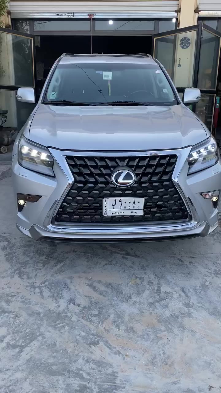 السلام عليكم. لكزز برادو موديل 2019 وارد امريكي حادث بسيط جدا صور الحادث بالمنشور مواصفات فول اعلى فئة 
رقم بغداد مميز السعر 297$ وبيها مجال للاستفسار ***********
