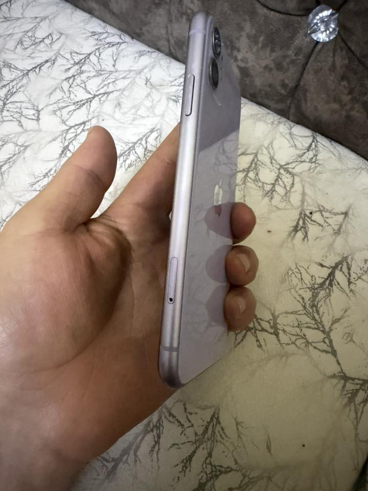 ايفون 11 كامرتين للبيع ذاكره 128 بلاد كلشي مامبدل بي ذاكره 69 جهاز جديد حيل بس هاي زلغه بي من فوك فقط سعره 200 وبي مجال قليل
***********
