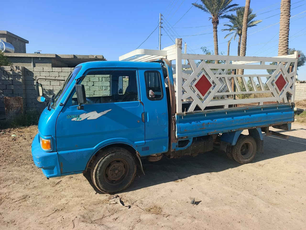 السلام عليكم
اخوان كيا بنكو للبيع 
موديل 95
كير مكفول 
اكسن مكفول 
شاصي مكفول 
محرك بي تنقيص 
سياره حلوه ومرتبه 
كير ومحرك مال عموشه 
سعر السياره 56 وبيها مجال بسيط
بأسمي السياره تحويل مباشر
مكان السياره الكرمه ابراهيم بن علي 
*********** رقم الهاتف
