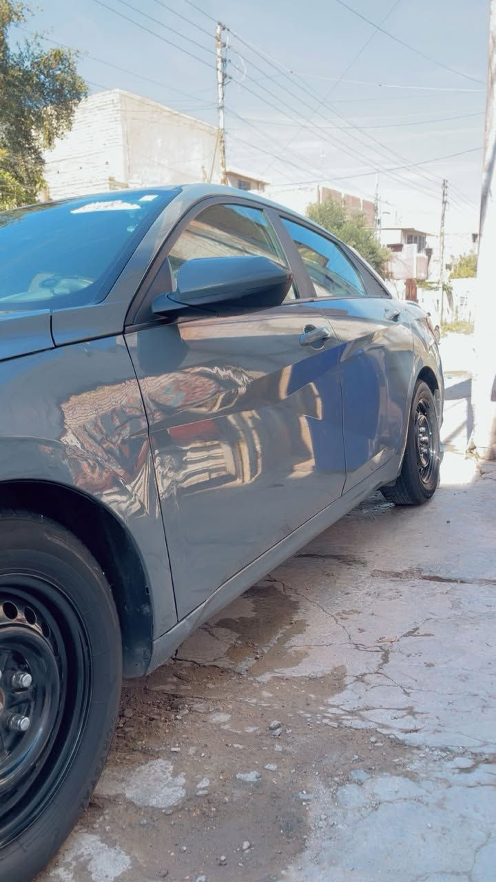 السلام عليكم
النترا 22 لون سمنتي وارد أمريكي حادثة جاملاخ بارد والباب بيه بارد مو كله  جهة السايق السيارة نص فول حساسات يمنى ويسار امامي خلفي 
نظام ذكي تشغيل عن بعد 
بيها بالعراق طخة بالبنيد صغيرة ماشية 82 
مكاني بغداد الكرخ السعر 145 بيها مجال بسيط(رقم ) ***********
