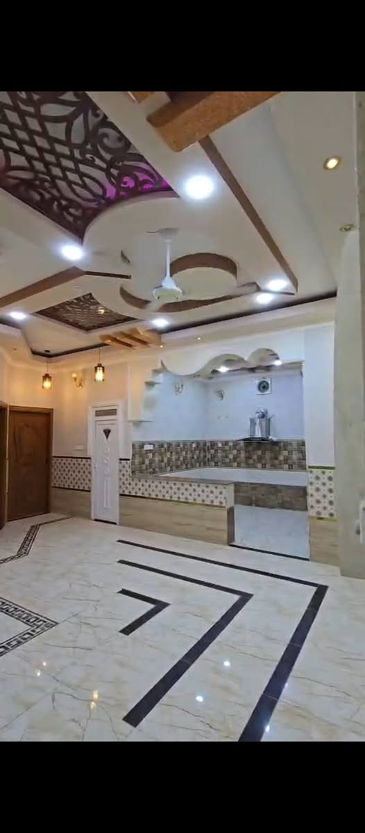 شقه ديلوكس للايجار طابق اول درج موقع حي الزيتون تحتوي 2 غرف وصاله ومطبخ وصحيات + تانكي + كيزر + ماطور+ اناره + شافطه + مراوح + خط نت شقه كامله موكمله ايجار 600 نهايته للاستفسار *********** مراسله على واتساب او اتصال
