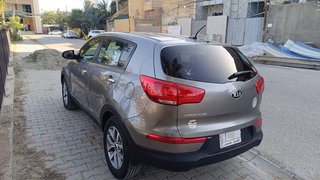 سبورتج مديل 2015 رقم قادسيه الماني 
مواصفات سياره ،،،تحكم استيرن جهتين
محرك 2400 GDl لابخار ولاتنقيص 
ويل كروم وسياره جاهزه مكينه كير تبريد حداديه 
وارد امريكي حادثه بنيد صبغ وبيه دور خلفي صبغ
السعر 140ورقه استفسار أكثر اتصال على الرقم *********** النجف, العراق
