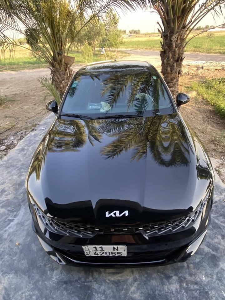 للبيع كيا K5 GT-Line موديل 2023
محرك 1600 تيربو (1.6T) 
ماشيه 64 الف 
كير أوتوماتيك 8 سرعات
لون اسود صبغ احزام / وارد امريكي

المواصفات:
• تشغيل بصمة + تشغيل عن بعد
• دخول ذكي (Keyless)
• شاشة كبيرة + Apple CarPlay & Android Auto
• شاحن لاسلكي
• كاميرا خلفية + حساسات
• رادارات + مثبت سرعة ذكي
• Lane Assist + Blind Spot
• فتحـة سقف بانوراما
• قياده ذاتيه
• ستيرن تدفئة
• ترحيب بالسائق
• مقاعد GT-Line جلد/سبورت
• ستيرن رياضي
• إضاءة LED كاملة
• كشنات داخل باللون الاحمر 
• نقاط عمياء 
• USB + AUX + Bluetooth
• ريموت ستارت والتحكم بالمناخ
• وضعيات قيادة متعددة ( SMART / NORMAL / SPORT / CUSTOM )
 وباقي مواصفات الجي تي لاين معروفة

محرك وكير وشواصي وتبريد كفاله عامه شرط تحويل مباشر وهزه جديده السعر 130 
*********** وتساب
