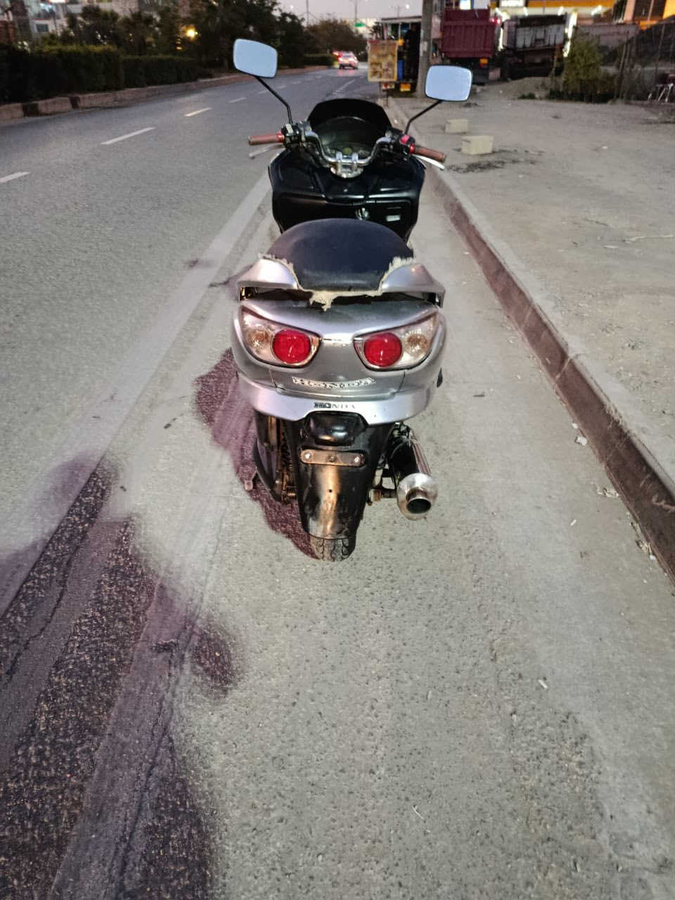 سلاو خواى گةورةتان لى بيت 
ئةو ماتورةمان هةية بؤفروشتن فؤرزاى ٠٩  
مةكينة   كلاجى مةزبوتة 
كارةبايشى مةزبوتة 
مةكينة ٢٥٠  لةرةسمةكةيا چونة رووبةروش واية 
نرخى ٧٠٠هةزاروو مةعامةلة   پارةى ماتوريكى ماكسة 
شوين سليمانى بوزانيارى زياتر تيل بكة يان مةسج بنيرة
***********
