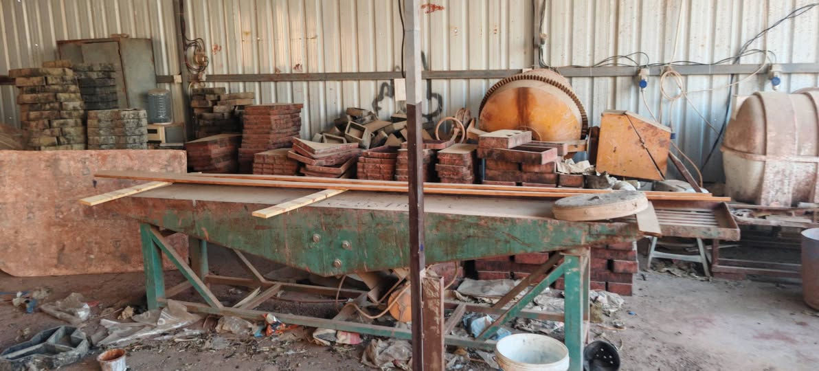 معمل للبيع. في خانقين. معمل بيها تون واسيجة  حدائق  وسواقين مجاري.  ومسطبات    المعمل جاهز وشغال.   عنوان خانقين    للاتصال.  ***********.  سعر المطلوب  ١٥  الف دولار
