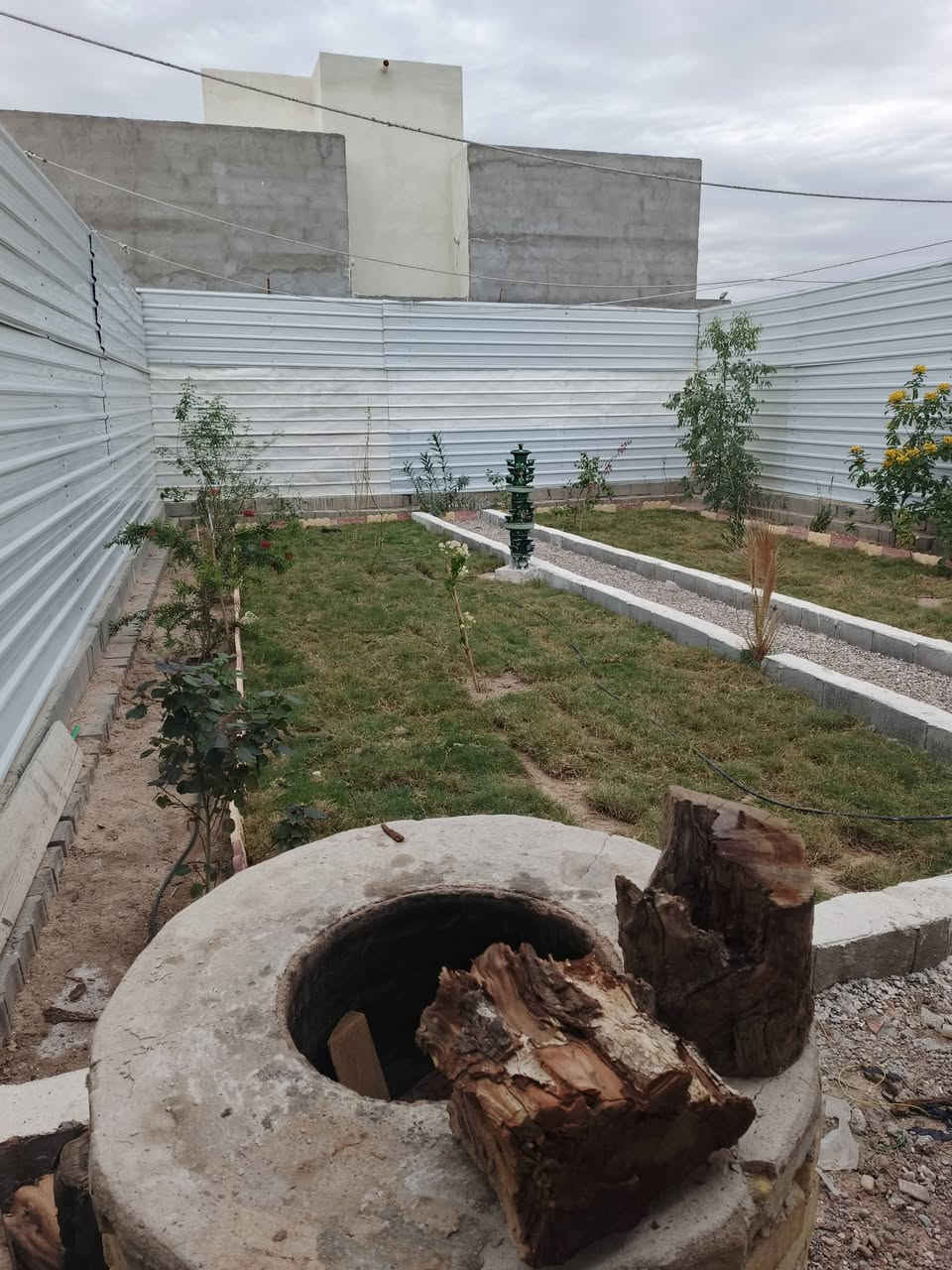 السلام عليكم ورحمة الله

وفرنالكم 

***********

شاليه للبيع تريد سكن تريد استراحه

#مساحه 200 متر 

#السعر 40 

#موقع مميز في البصره ابي الخصيب شارع المحكمه الجديده (كوت الحمداني )

يحتوي على غرفه للاستراحه 

وصحيات 

وكراج

شلال 

الباقي حديقه 

كافة الخدمات متوفره

 طابو صرف زراعي عراقي

***********

شارع ١٠ متر
