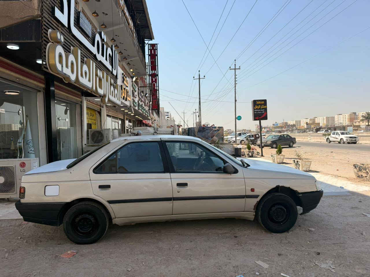 السلام عليكم للبيع بيجو روى موديل 2009 سيارة جاهزة بيهة طخة بلجاملغ الخلفي الي ورة السائق فقط الباقي كلة بلاد تبريد ثلج صدر امامي خلفي تايرات سيارة خير من الله رقم كربلاء تحويل ثاني يوم  مكاني بغداد بسماية سعرها 29 وبيهة مجال رقمي ***********
